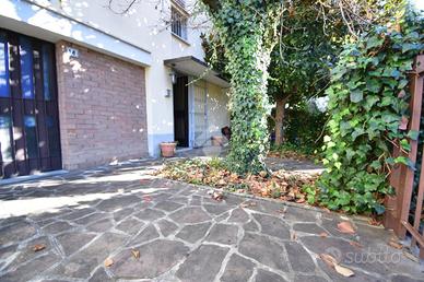 CASA SEMINDIPENDENTE A SALA BAGANZA