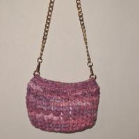 Borsetta in lana fatta ad uncinetto