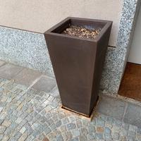 Vaso in plastica da giardino