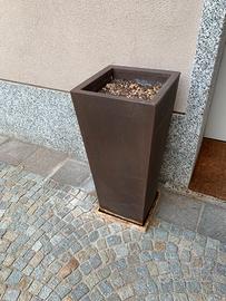 Vaso in plastica da giardino