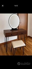 Toeletta da trucco con sgabello