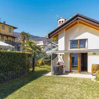 VILLA A SCHIERA A TREMOSINE