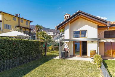 VILLA A SCHIERA A TREMOSINE
