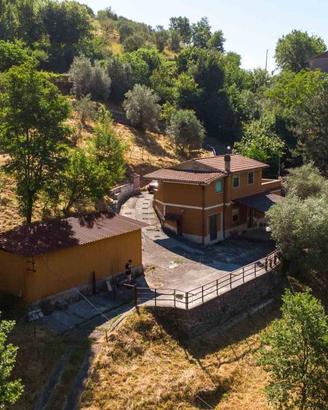 Villa di 188 m² con più di 5 locali e box auto a L