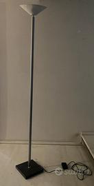 Lampada alogena a piantana in metallo e ceramica