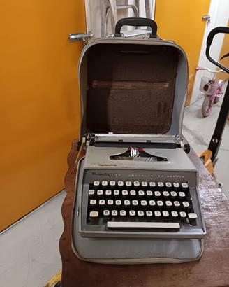 macchina da scrivere portatile REMINGTON 