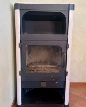 Stufa SUPERIOR a legna funzionante
