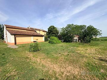 Casa indipendente di 364 m² con 5 locali e box aut