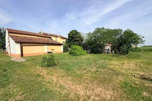 Casa indipendente di 364 m² con 5 locali e box aut