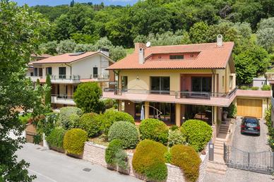 VILLA SINGOLA A FOSSOMBRONE