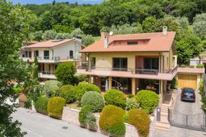 VILLA SINGOLA A FOSSOMBRONE