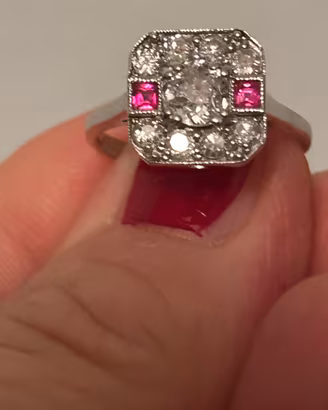 Anello diamanti e rubini Art Deco.