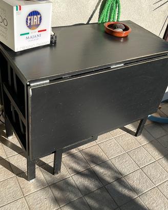 Tavolo da esterno allungabile con portasedie