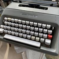 Olivetti lettera 35 beige typewriter
