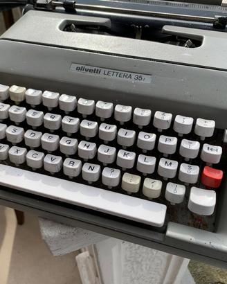 Olivetti lettera 35 beige typewriter