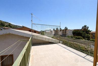 2 LOCALI A FALCONARA ALBANESE