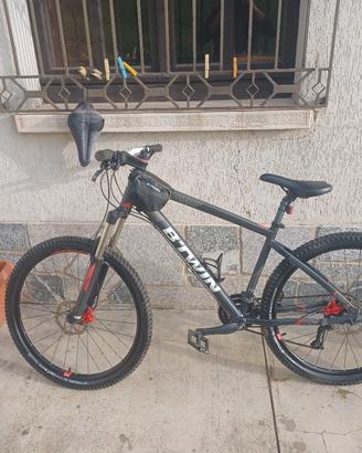 MTB con freni a olio e ammortizzatore avanti 