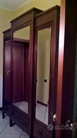 ARMADIO IN MOGANO CON INTARSI E SPECCHIO CENTRALE