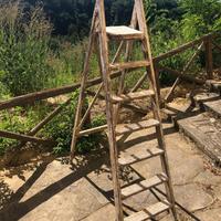 Scala pieghevole in legno vintag