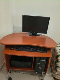 Computer e scrivania