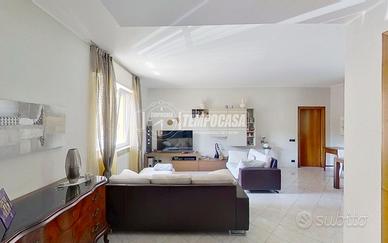 Ampio trilocale senza spese