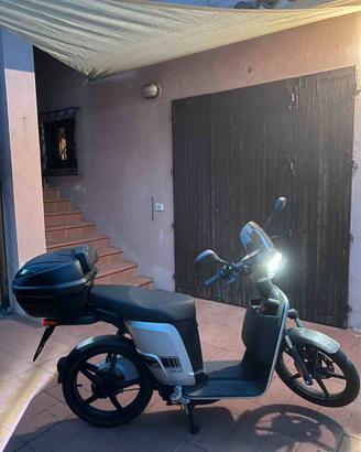 Scooter elettrico Askoll Es3 Evo 2.8 argento