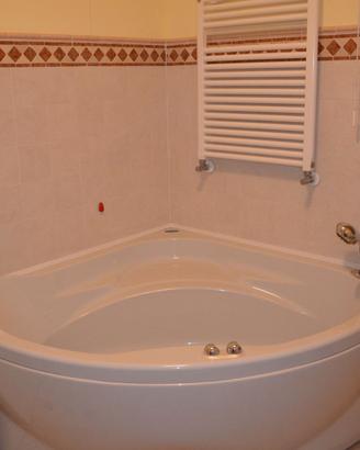 Vasca da bagno angolare 125 x 125 cm.