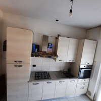 Cucina completa con forno e piano cottura