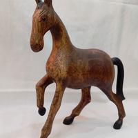 Antico cavallo XX secolo scultura legno di palma