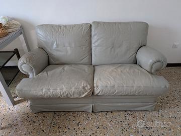 Divano due posti con difetti