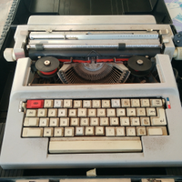 Olivetti macchina da scrivere elettronica vintage