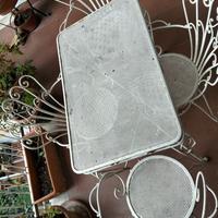 Tavolo e sedie in ferro battuto