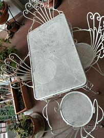 Tavolo e sedie in ferro battuto