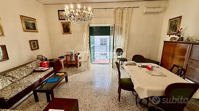 Appartamento a Napoli Via Renato Carosone 5 locali