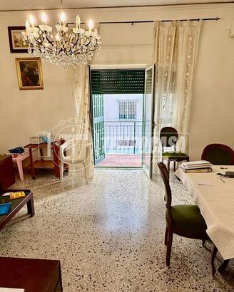 Appartamento a Napoli Via Renato Carosone 5 locali