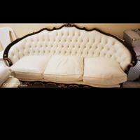 divano in pelle inserti in foglia oro 