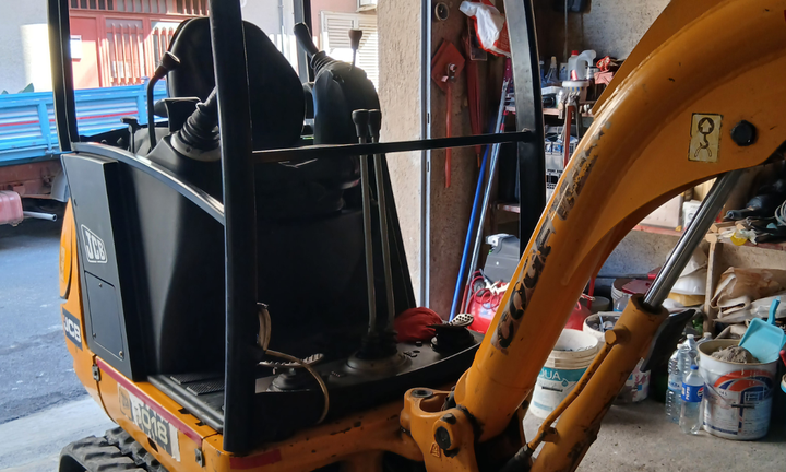 Mini escavatore gcb 80 18