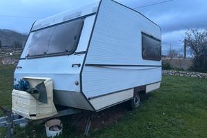 Caravan con targa e libretto