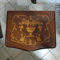 Comodino stile Luigi XV intarsiato in legno