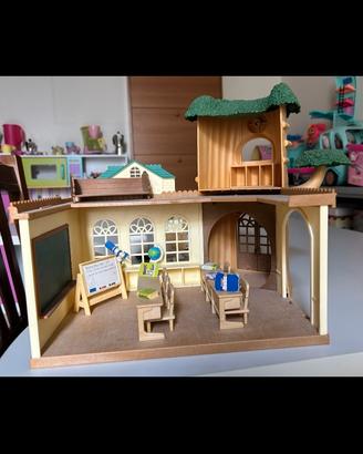 Lotto Sylvanian Families con case, negozi, scuola