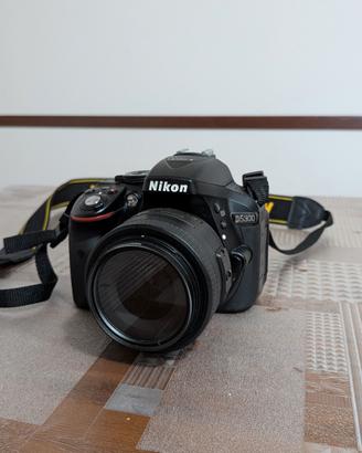 Nikon D5300 + obiettivi 18-55mm  35mm F1.8