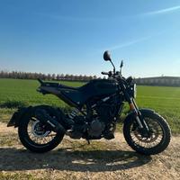 Moto Husqvarna Svartpilen 125