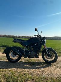 Moto Husqvarna Svartpilen 125