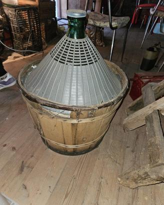 Damigiane in vetro con cesto in legno – per vino