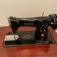 Macchina da cucire Singer corredata di mobiletto