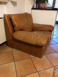 Poltrone vintage in pelle e divano 3 posti coord.