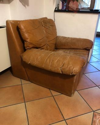 Poltrone vintage in pelle e divano 3 posti coord.