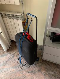 Carrello portapacchi e valigie