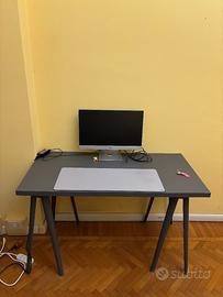 Scrivania con cavalletti