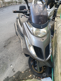 Carrozzeria in buono stato motore da riparare